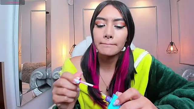 AzuraKindong online show from 03-11-25, 07:14