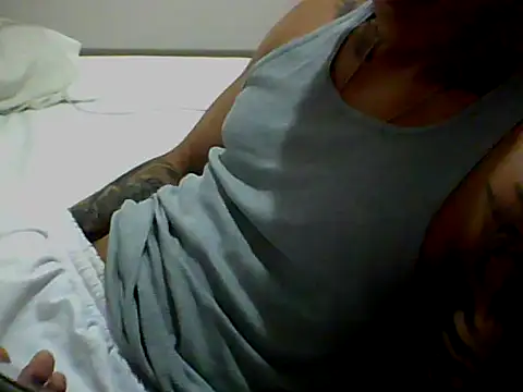 Snapshot of Skater29xx2 chatting on 01-18-25, 11:22 Skater29xx2 online show from 01-18-25, 11:22