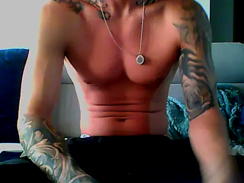 Snapshot of Skater29xx2 chatting on 02-11-25, 02:24 Skater29xx2 online show from 02-11-25, 02:24