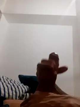 Snapshot of Skater29xx2 chatting on 03-12-25, 03:57 Skater29xx2 online show from 03-12-25, 03:57