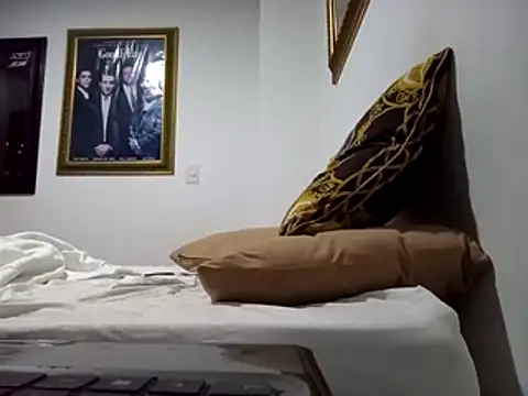 Snapshot of Skater29xx2 chatting on 02-15-26, 03:42 Skater29xx2 online show from 02-15-26, 03:42