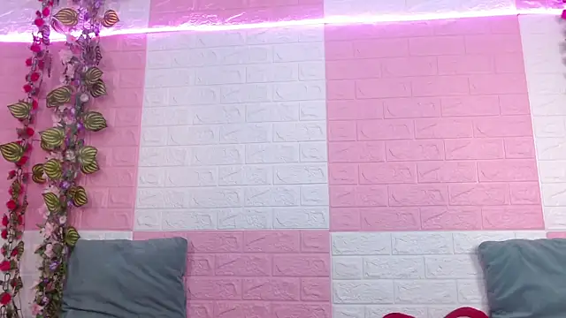 Snapshot of AnyaFloyd69 chatting on 01-19-25, 11:43 AnyaFloyd69 online show from 01-19-25, 11:43