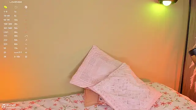 Snapshot of orchide_ chatting on 05-13-26, 10:38 orchide online show from 05-13-26, 10:38