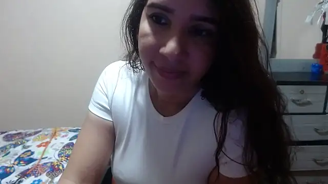 Snapshot of Ainhoa-hot chatting on 05-05-26, 03:25 Ainhoa-hot online show from 05-05-26, 03:25