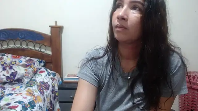 Snapshot of Ainhoa-hot chatting on 05-15-26, 04:41 Ainhoa-hot online show from 05-15-26, 04:41