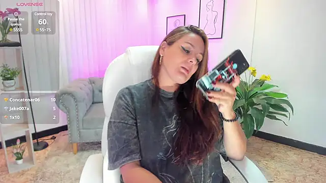 Snapshot of Aida_adams chatting on 02-26-25, 11:59 Aida adams online show from 02-26-25, 11:59