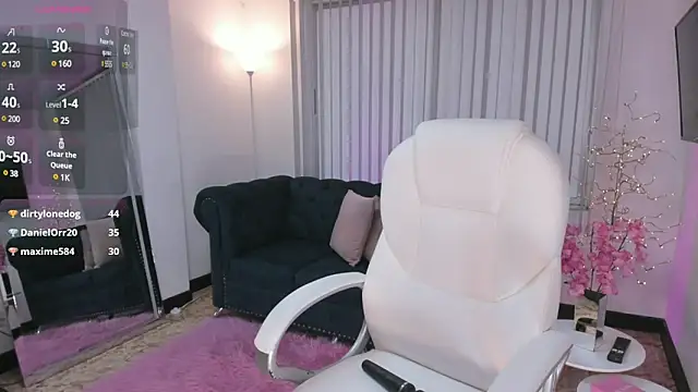 Snapshot of Aida_adams chatting on 03-06-25, 10:47 Aida adams online show from 03-06-25, 10:47