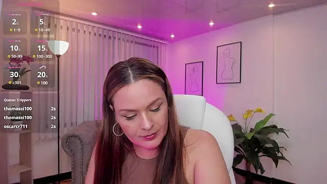 Snapshot of Aida_adams chatting on 03-08-25, 02:12 Aida adams online show from 03-08-25, 02:12