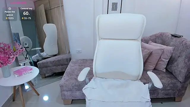 Snapshot of Aida_adams chatting on 11-01-25, 05:04 Aida adams online show from 11-01-25, 05:04