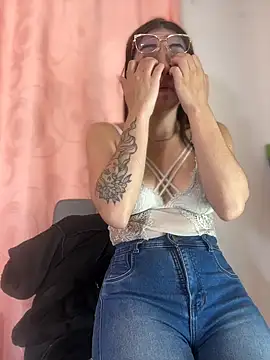 Snapshot of hannacruzsj chatting on 01-19-26, 04:33 hannacruzsj online show from 01-19-26, 04:33