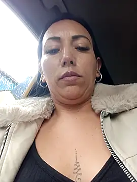 Snapshot of Laura_martin_ chatting on 02-14-25, 07:02 Laura martin online show from 02-14-25, 07:02