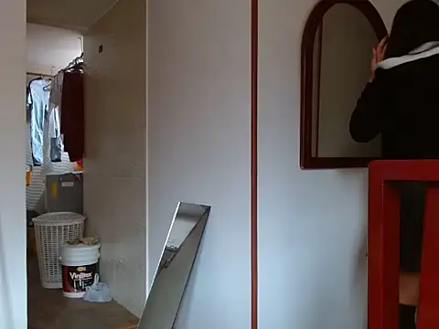 Snapshot of Laura_martin_ chatting on 02-25-25, 05:04 Laura martin online show from 02-25-25, 05:04