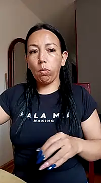 Snapshot of Laura_martin_ chatting on 03-06-25, 02:40 Laura martin online show from 03-06-25, 02:40