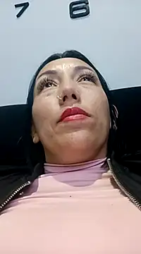 Snapshot of Laura_martin_ chatting on 03-08-25, 12:11 Laura martin online show from 03-08-25, 12:11