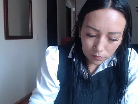 Snapshot of Laura_martin_ chatting on 03-10-25, 08:23 Laura martin online show from 03-10-25, 08:23