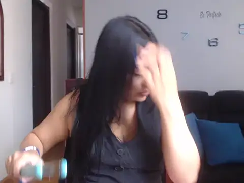 Snapshot of Laura_martin_ chatting on 03-11-25, 08:09 Laura martin online show from 03-11-25, 08:09