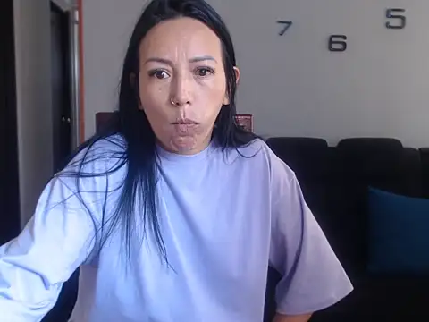 Snapshot of Laura_martin_ chatting on 03-12-25, 02:34 Laura martin online show from 03-12-25, 02:34