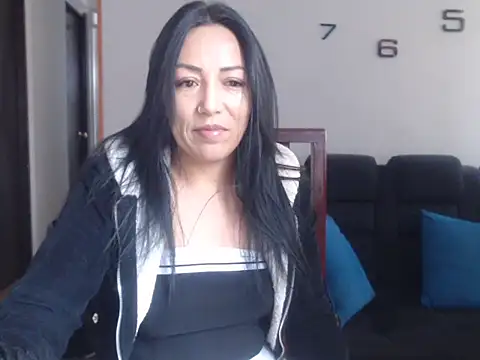 Snapshot of Laura_martin_ chatting on 03-12-25, 05:38 Laura martin online show from 03-12-25, 05:38