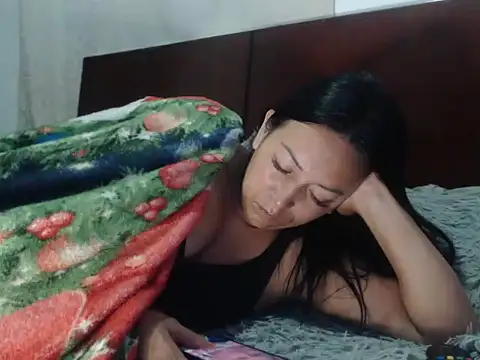 Snapshot of Laura_martin_ chatting on 03-16-25, 09:05 Laura martin online show from 03-16-25, 09:05