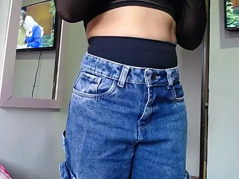 Snapshot of Laura_martin_ chatting on 11-15-25, 09:32 Laura martin online show from 11-15-25, 09:32