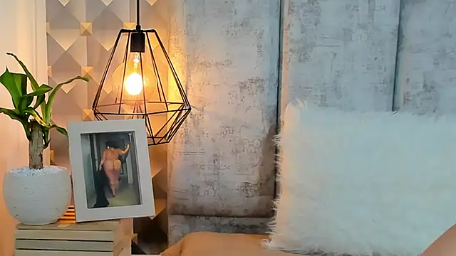 Sara Thompsoon online show from 02-08-26, 12:08