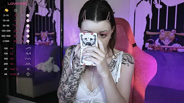 Snapshot of prettybones chatting on 12-09-24, 01:24 prettybones online show from 12-09-24, 01:24