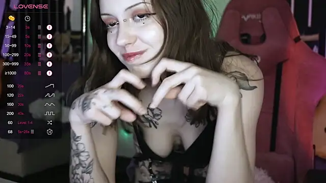 Snapshot of prettybones chatting on 12-25-24, 03:49 prettybones online show from 12-25-24, 03:49