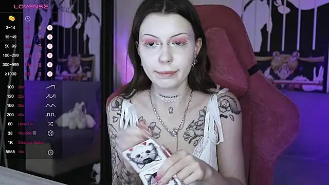 Snapshot of prettybones chatting on 01-01-25, 12:44 prettybones online show from 01-01-25, 12:44