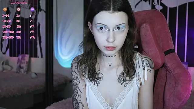 Snapshot of prettybones chatting on 02-16-25, 01:36 prettybones online show from 02-16-25, 01:36