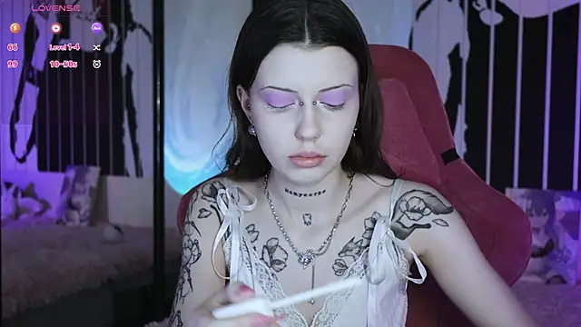 Snapshot of prettybones chatting on 02-25-25, 10:15 prettybones online show from 02-25-25, 10:15