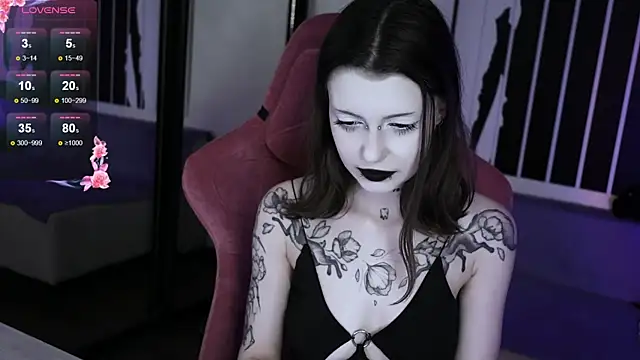 Snapshot of prettybones chatting on 10-21-25, 10:32 prettybones online show from 10-21-25, 10:32