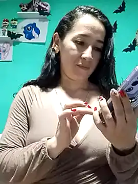 Snapshot of emilypoppy3 chatting on 01-25-25, 01:10 emilypoppy3 online show from 01-25-25, 01:10