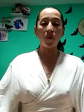 Snapshot of emilypoppy3 chatting on 02-18-25, 08:14 emilypoppy3 online show from 02-18-25, 08:14