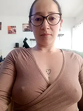 emilypoppy3 online show from 03-06-26, 08:27