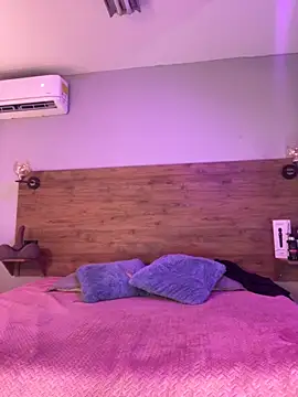 Snapshot of DeboraEvans chatting on 10-26-25, 04:02 DeboraEvans online show from 10-26-25, 04:02