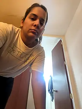 Snapshot of DeboraEvans chatting on 10-29-25, 03:25 DeboraEvans online show from 10-29-25, 03:25