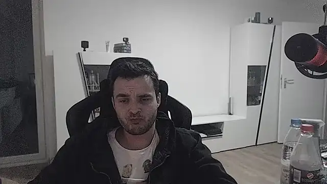 SharkLuigi online show from 01-03-25, 03:49