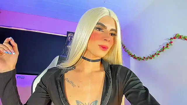 Snapshot of rosedewitt chatting on 02-07-25, 02:26 rosedewitt online show from 02-07-25, 02:26