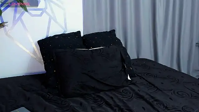 Snapshot of Aron-santoro chatting on 12-20-24, 03:58 Aron-santoro online show from 12-20-24, 03:58