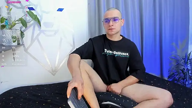 Snapshot of Aron-santoro chatting on 01-14-25, 08:09 Aron-santoro online show from 01-14-25, 08:09