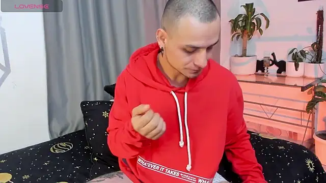 Snapshot of Aron-santoro chatting on 02-12-25, 03:51 Aron-santoro online show from 02-12-25, 03:51