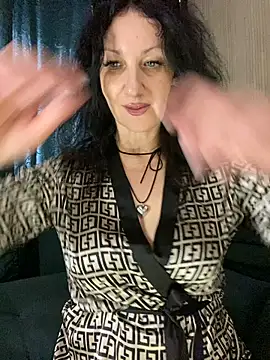 Snapshot of Katie-n chatting on 01-24-25, 10:32 Katie-n online show from 01-24-25, 10:32