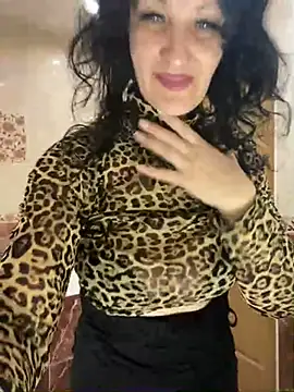 Snapshot of Katie-n chatting on 03-07-25, 12:45 Katie-n online show from 03-07-25, 12:45