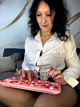 Snapshot of Katie-n chatting on 09-15-25, 06:24 Katie-n online show from 09-15-25, 06:24