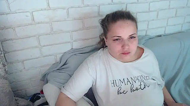 Snapshot of Crazyy_girl_ chatting on 02-18-26, 04:25 Crazyy girl online show from 02-18-26, 04:25