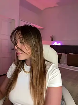 Snapshot of Condes_carmen chatting on 12-17-24, 01:50 Condes carmen online show from 12-17-24, 01:50