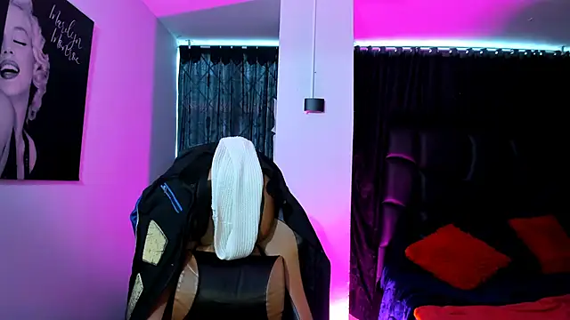 Snapshot of martina_foxy_ chatting on 02-10-25, 05:30 martina foxy online show from 02-10-25, 05:30