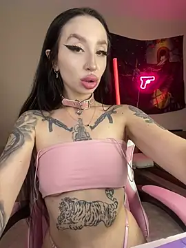 Snapshot of Molly__Moon chatting on 06-17-26, 02:58 Molly Moon online show from 06-17-26, 02:58