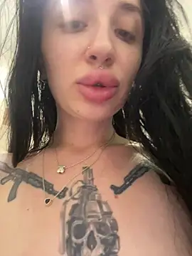 Snapshot of Molly__Moon chatting on 07-03-26, 03:46 Molly Moon online show from 07-03-26, 03:46