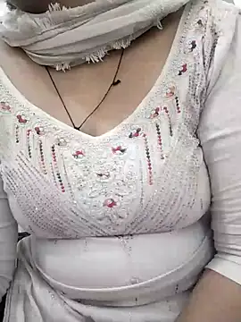 Cute nidhi online show from 12-21-24, 04:52